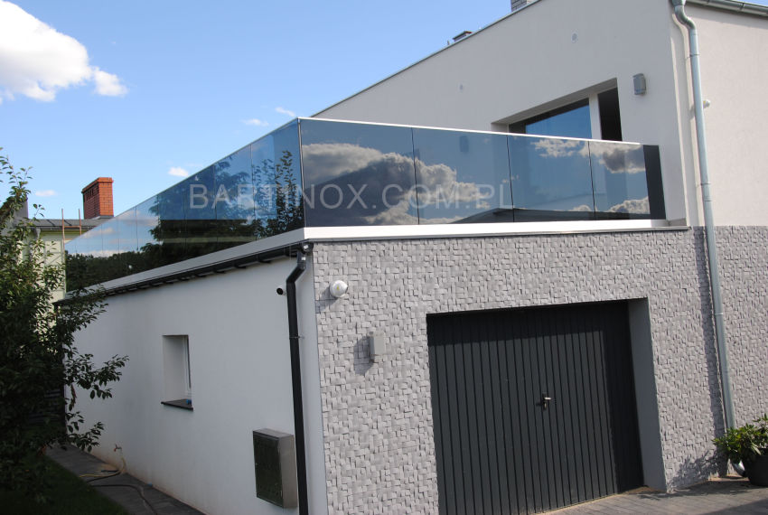 Balustrada całoszklana szkło 8,8,4 mm VSG ESG mocowanie w listwie aluminiowej 