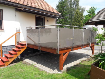Balustrada nierdzewna aisi 316 z szybą brązową nieprzezierną .satyna,mocowanie boczne  
