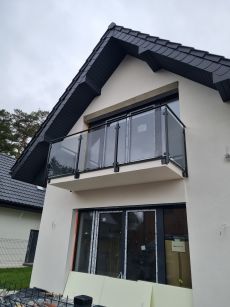 Balustrada  malowana proszkowo ze szkłem grafitowym